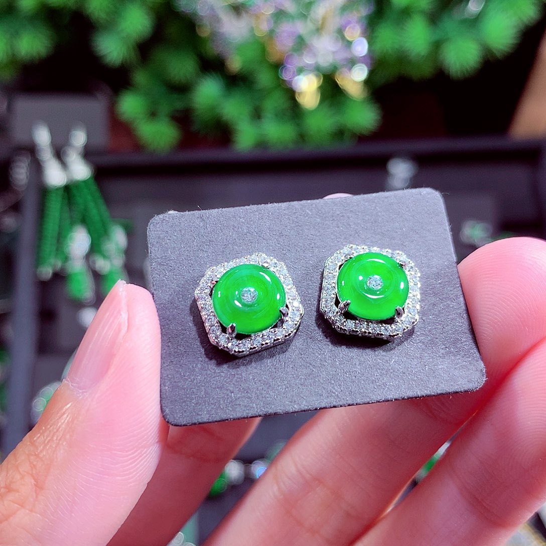 颈饰未镶嵌翡翠天然