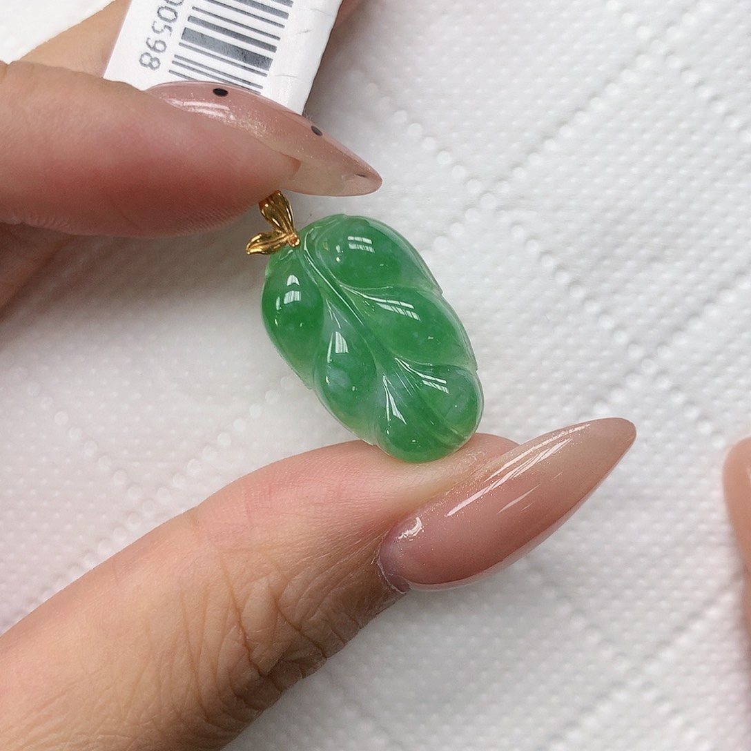 颈饰18K金镶嵌翡翠