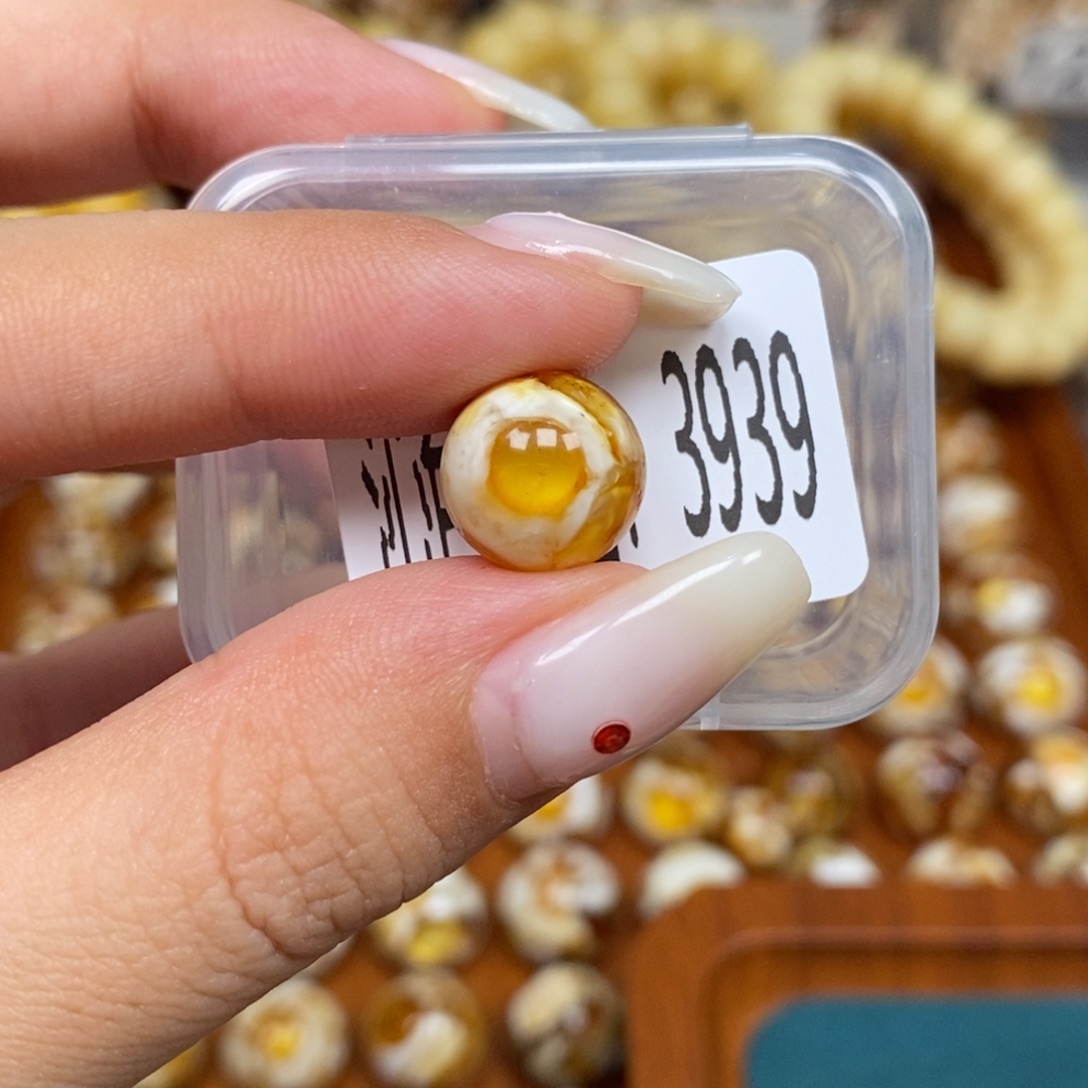 蜜蜡未镶嵌珠宝奇石3939