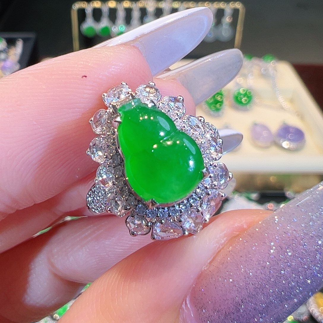 翡翠戒指18K金镶嵌翡翠