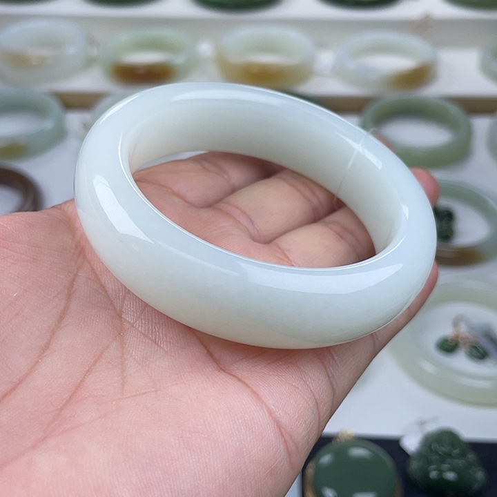 和田玉未镶嵌手镯