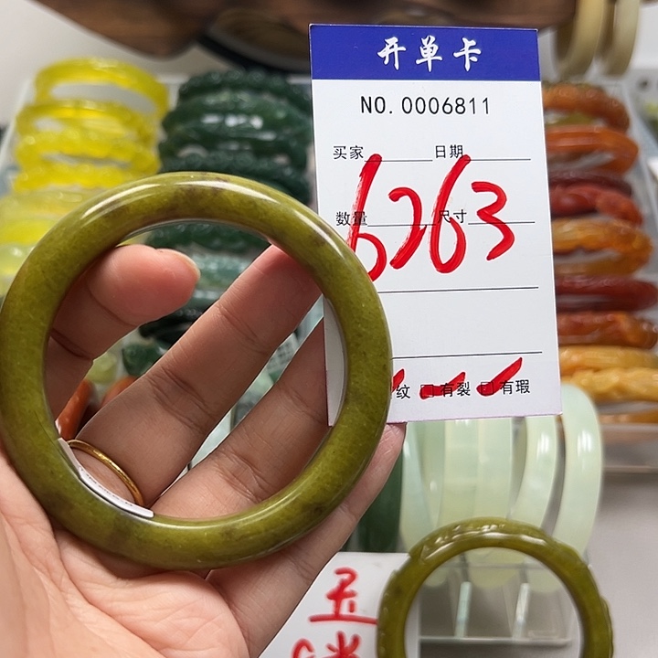 蛇纹石玉未镶嵌手镯