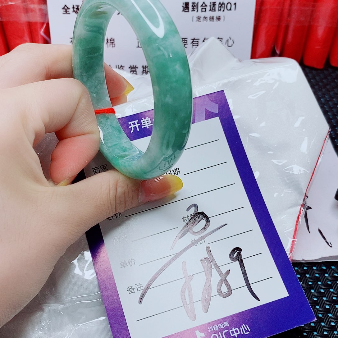 翡翠手镯（圆镯）未镶嵌翡翠