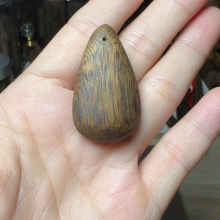 6***6乌身圆叶树心吊坠3克