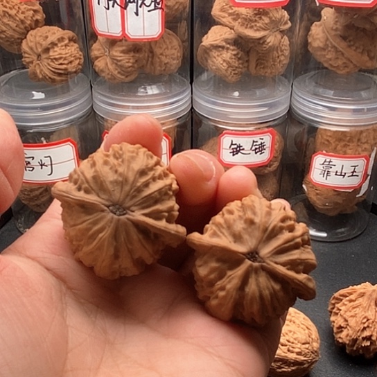 文玩核桃把件金牛