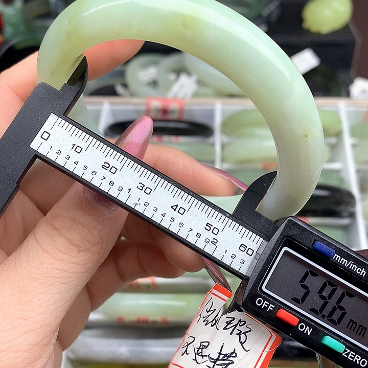 蛇纹石玉手镯未镶嵌796