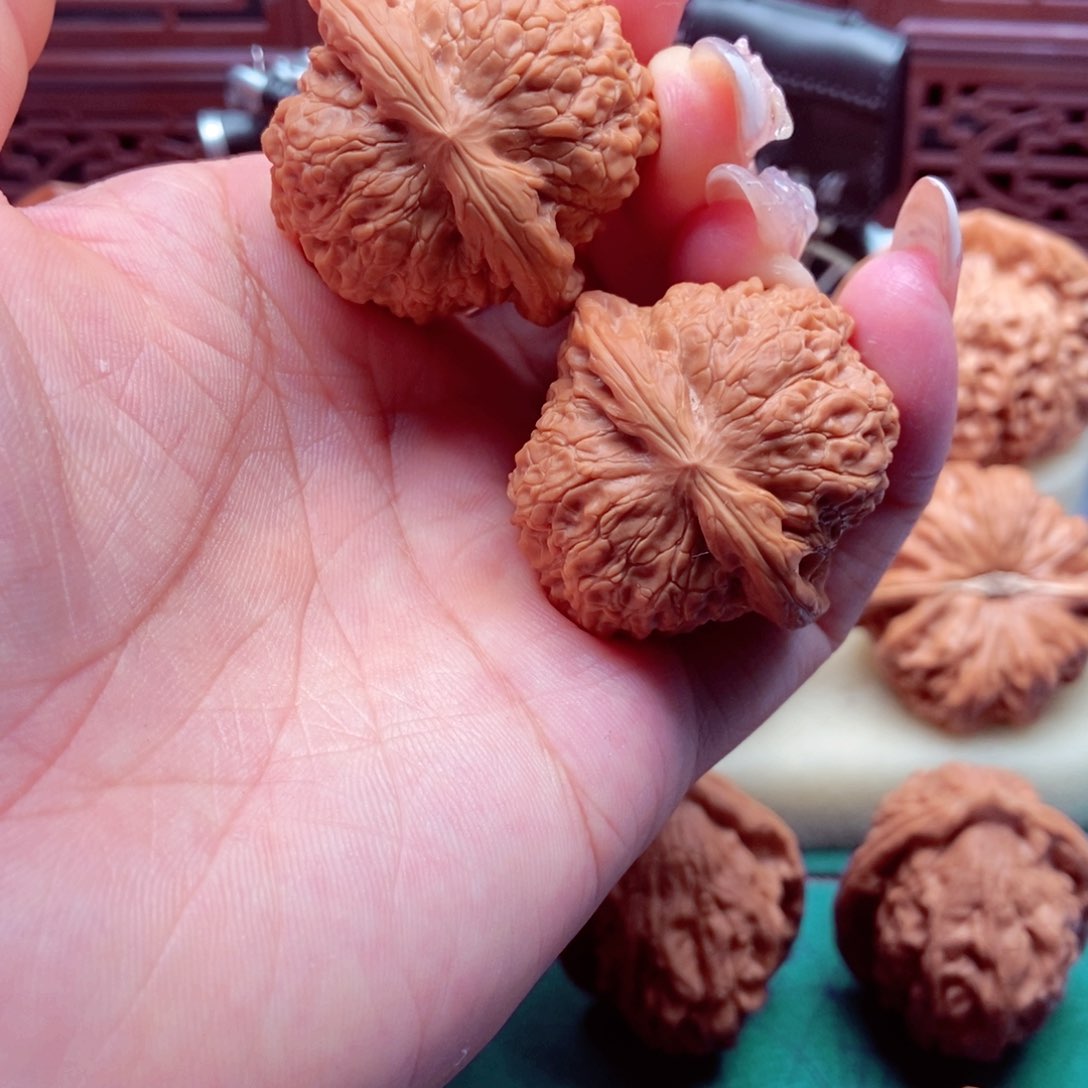 文玩核桃吊坠血麒麟精修已打底38