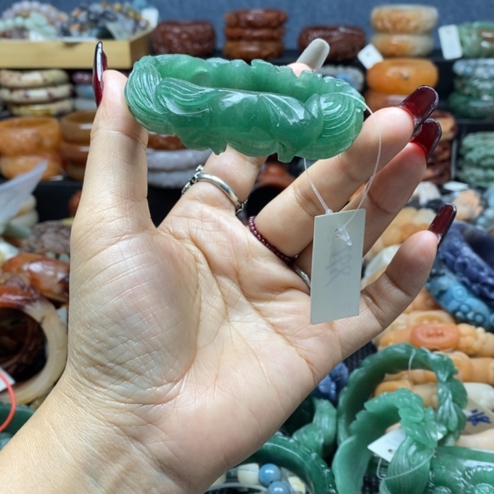 石英质玉手镯未镶嵌