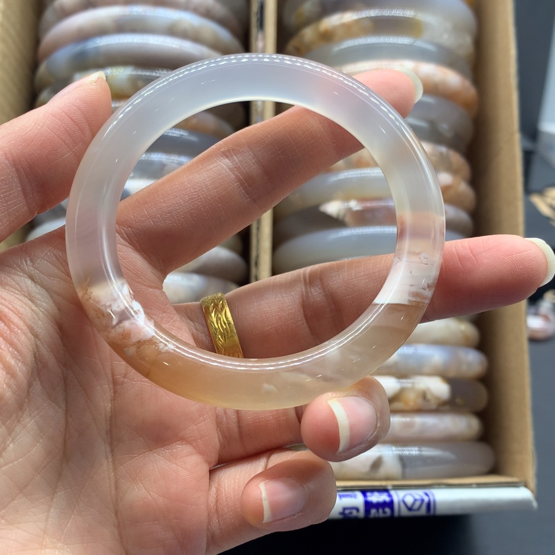 【闪购商品】玛瑙/玉髓手镯未镶嵌嘟*佳