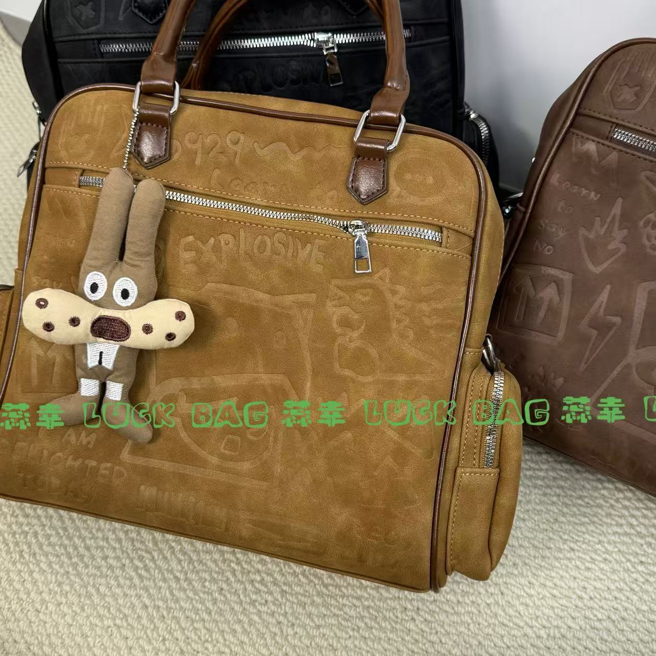 【暴躁女孩】多功能压印大容量双肩包 可单肩斜跨 可装14寸