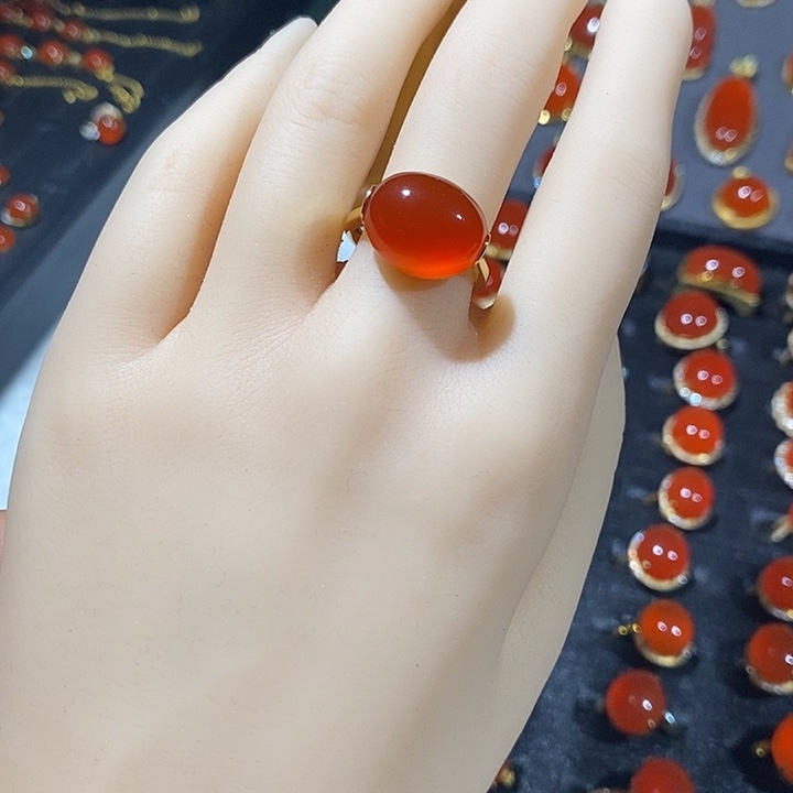 南红玛瑙戒指18K金镶嵌南****?