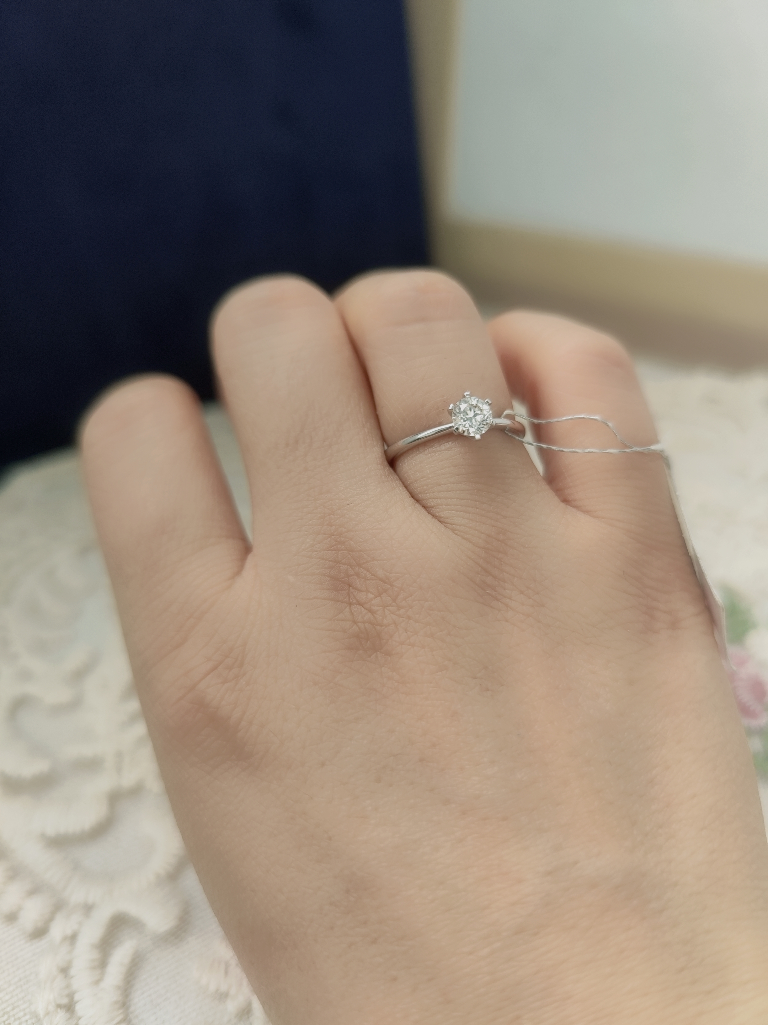 【彬亿珠宝】40分六爪戒指