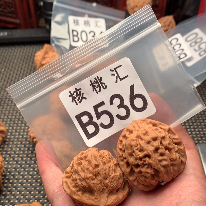 文玩核桃吊坠太行雪狮