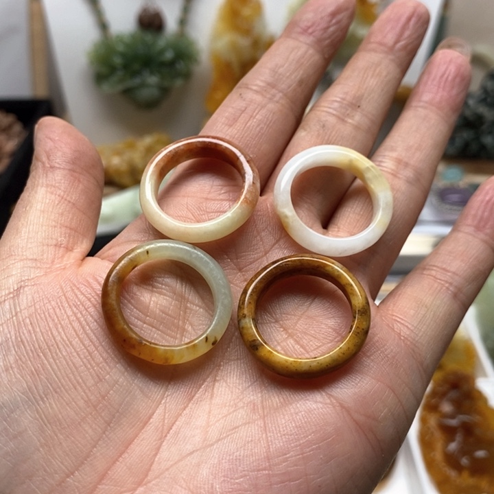 蛇纹石玉戒圈未镶嵌