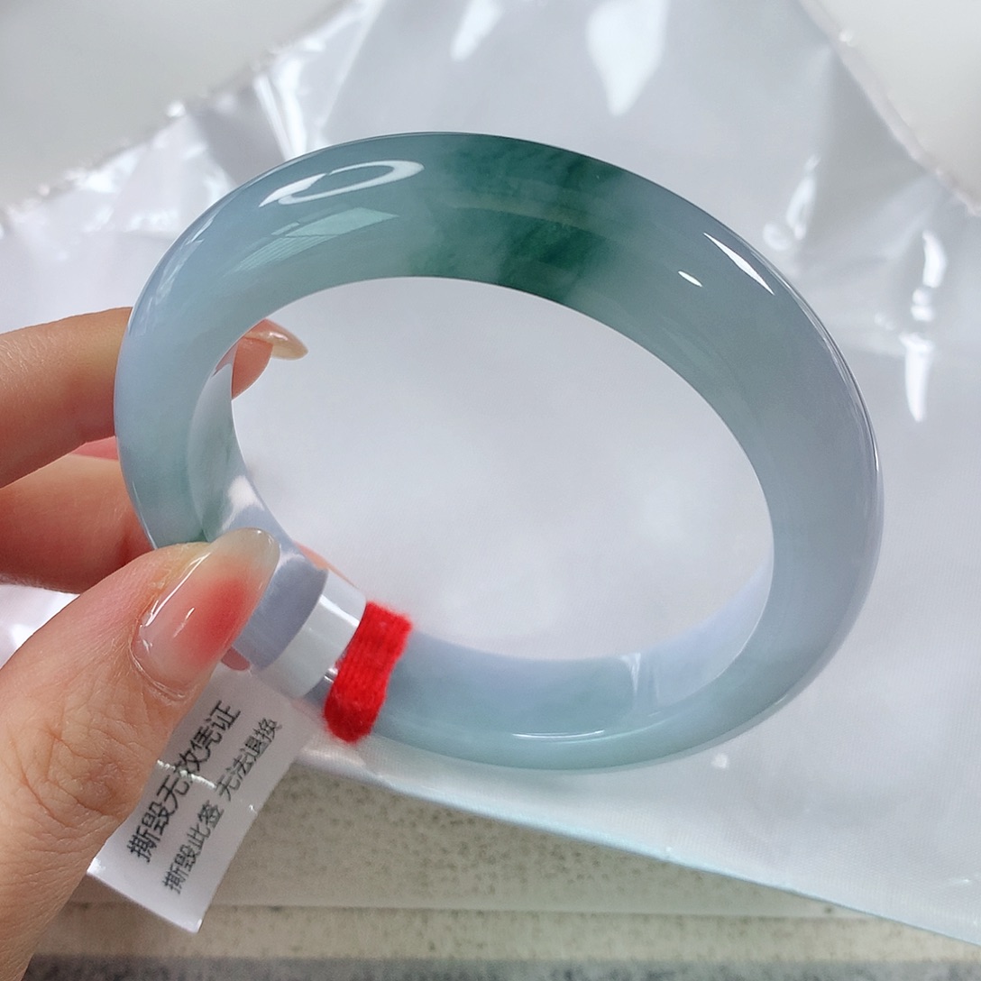 翡翠手镯未镶嵌梅**卿 正圈