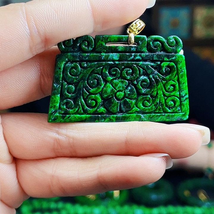 翡翠18K金镶嵌颈饰多样性