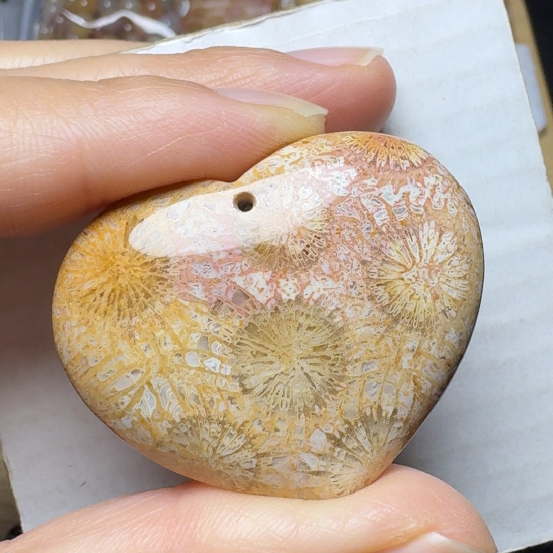 硅化玉黄粉大花，可盘未镶嵌