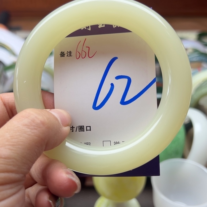 石英岩玉未镶嵌手镯