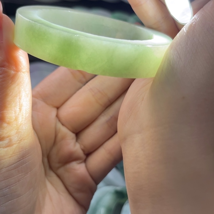 定制翡翠未镶嵌手镯