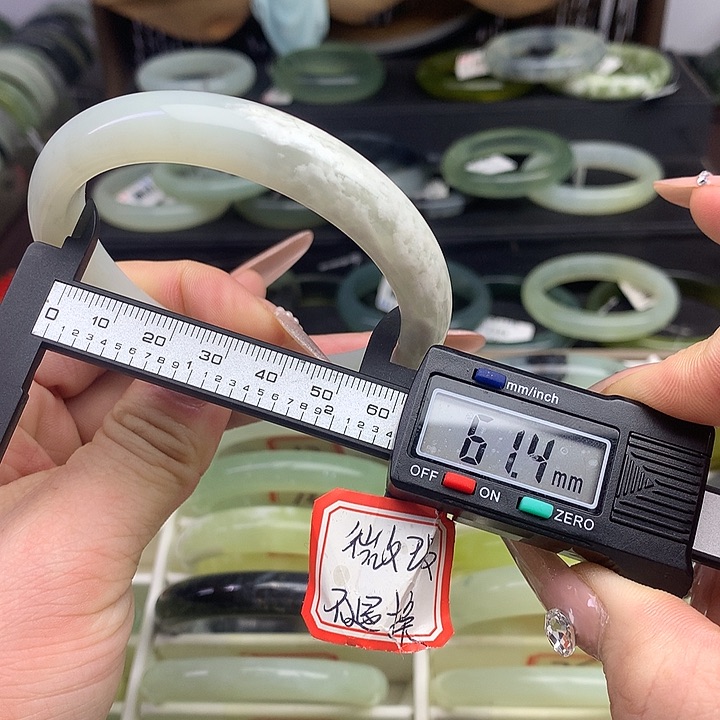 蛇纹石玉手镯未镶嵌4