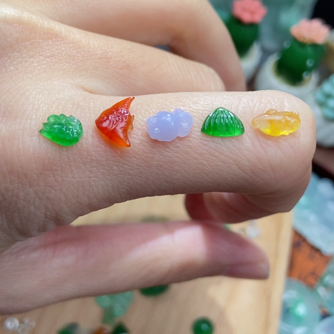 翡翠颈饰未镶嵌翡翠