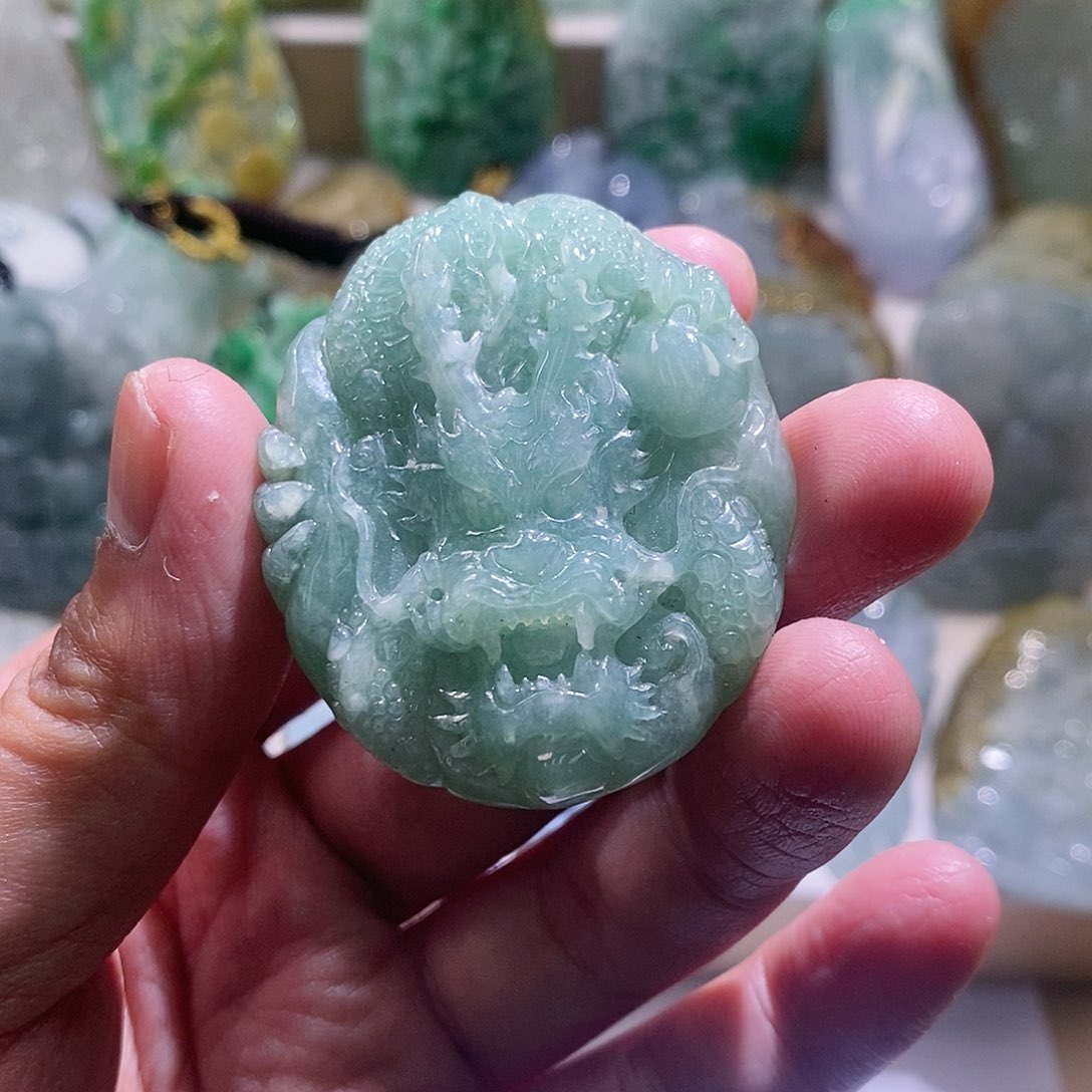 【闪购商品】翡翠颈饰未镶嵌龙牌