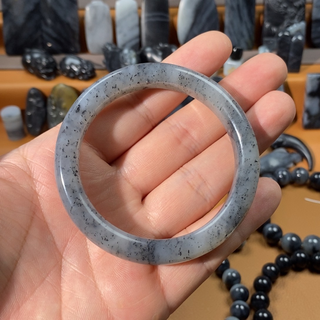 和田玉未镶嵌颈饰59.3圈