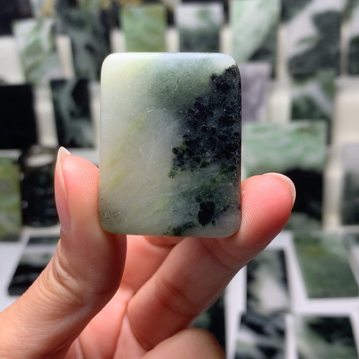 独山玉颈饰未镶嵌