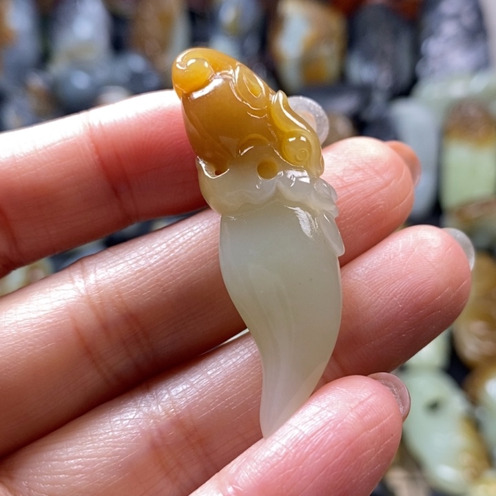 红***湖和田玉未镶嵌挂件