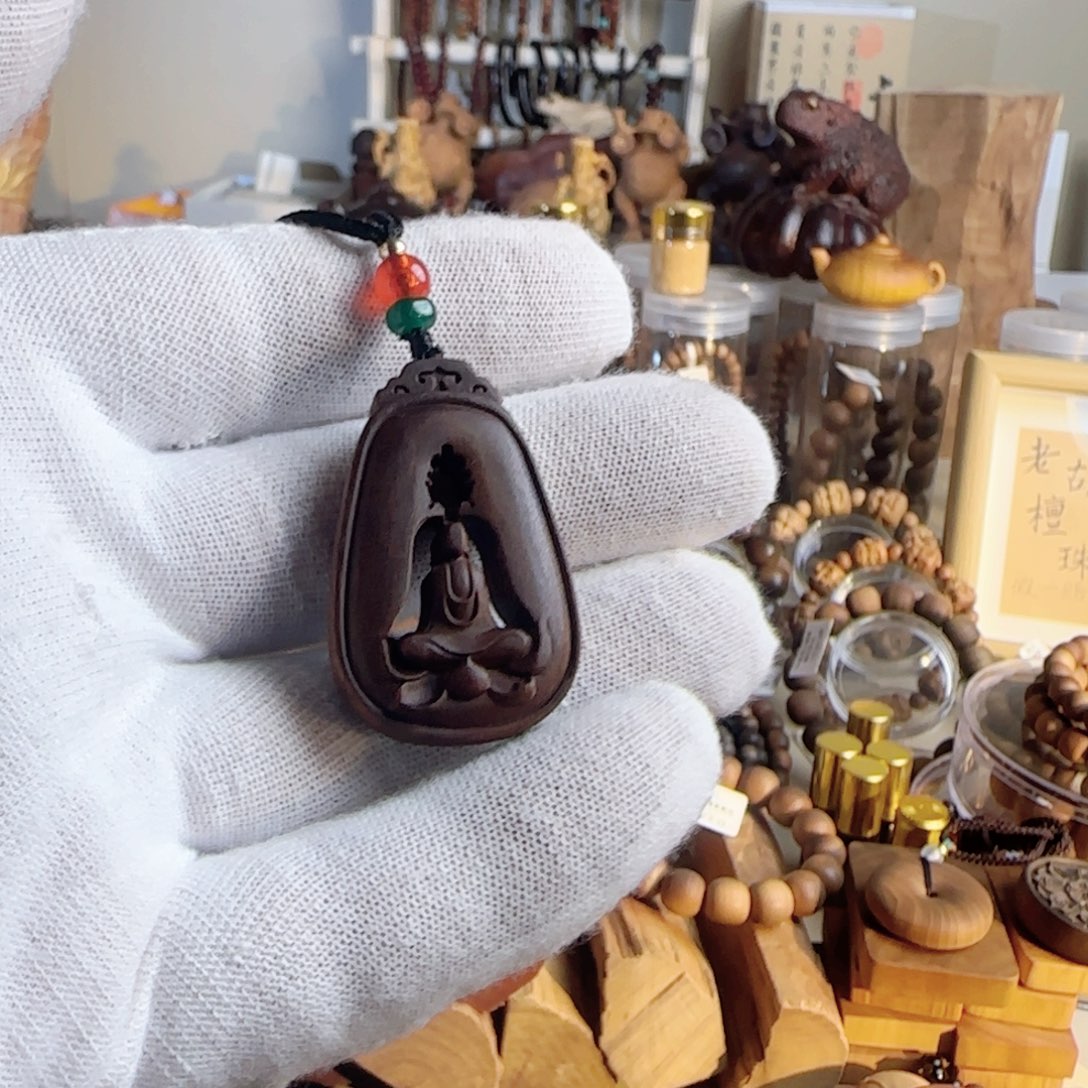 檀香木老山檀香黑肉药香无相佛吊坠