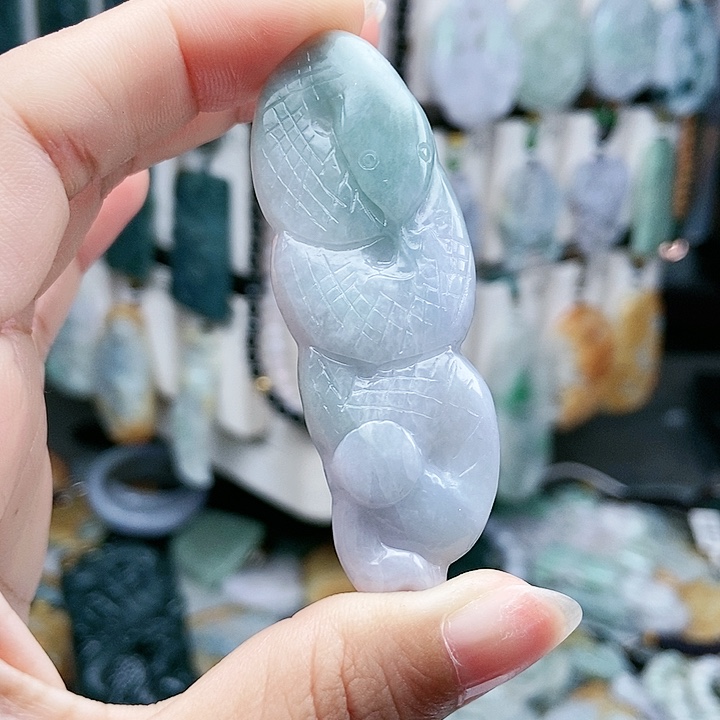 颈饰足铂镶嵌翡翠翡翠