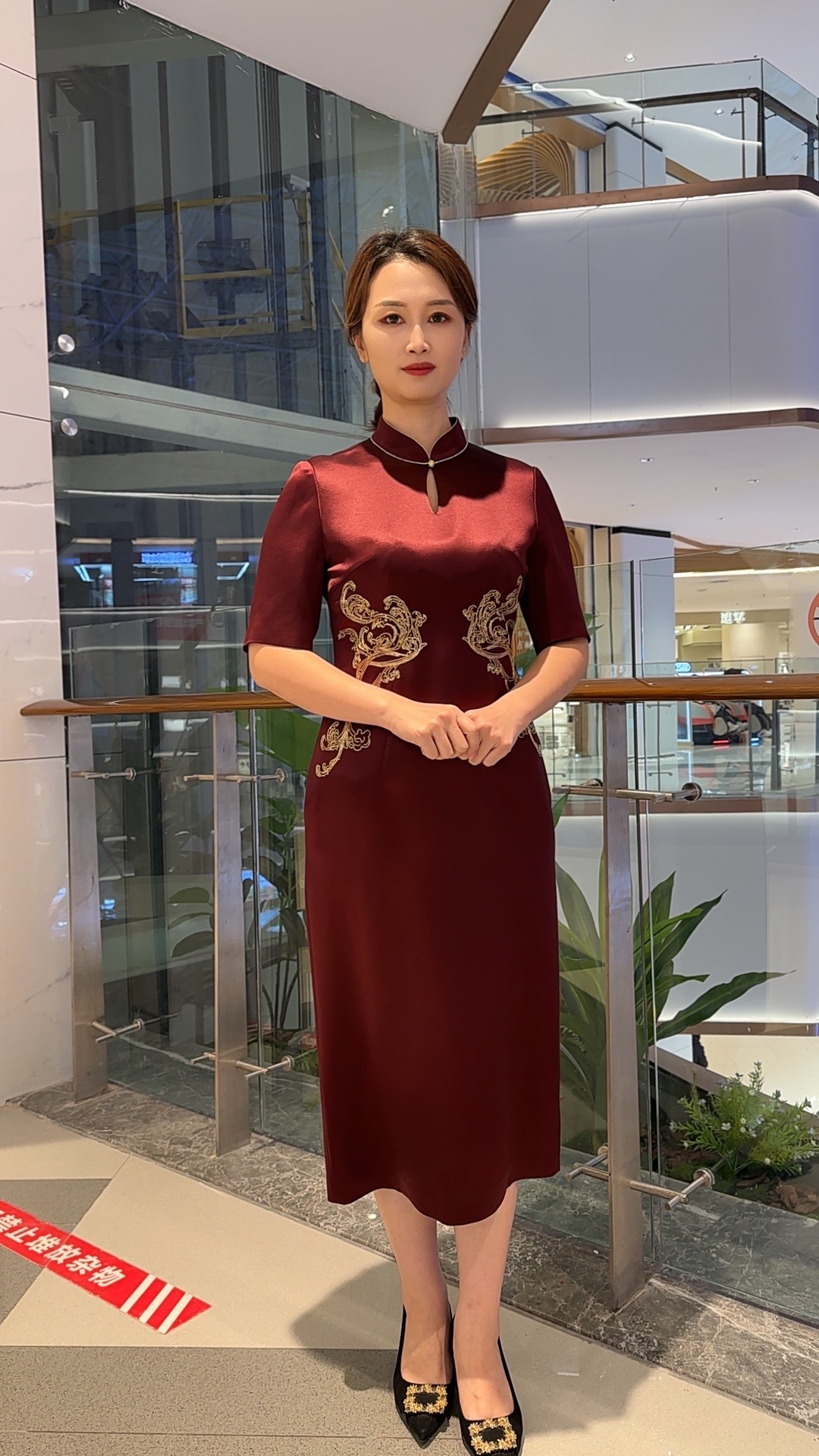17967朱紫䄖枣红色刺绣工艺华丽优雅富贵旗袍