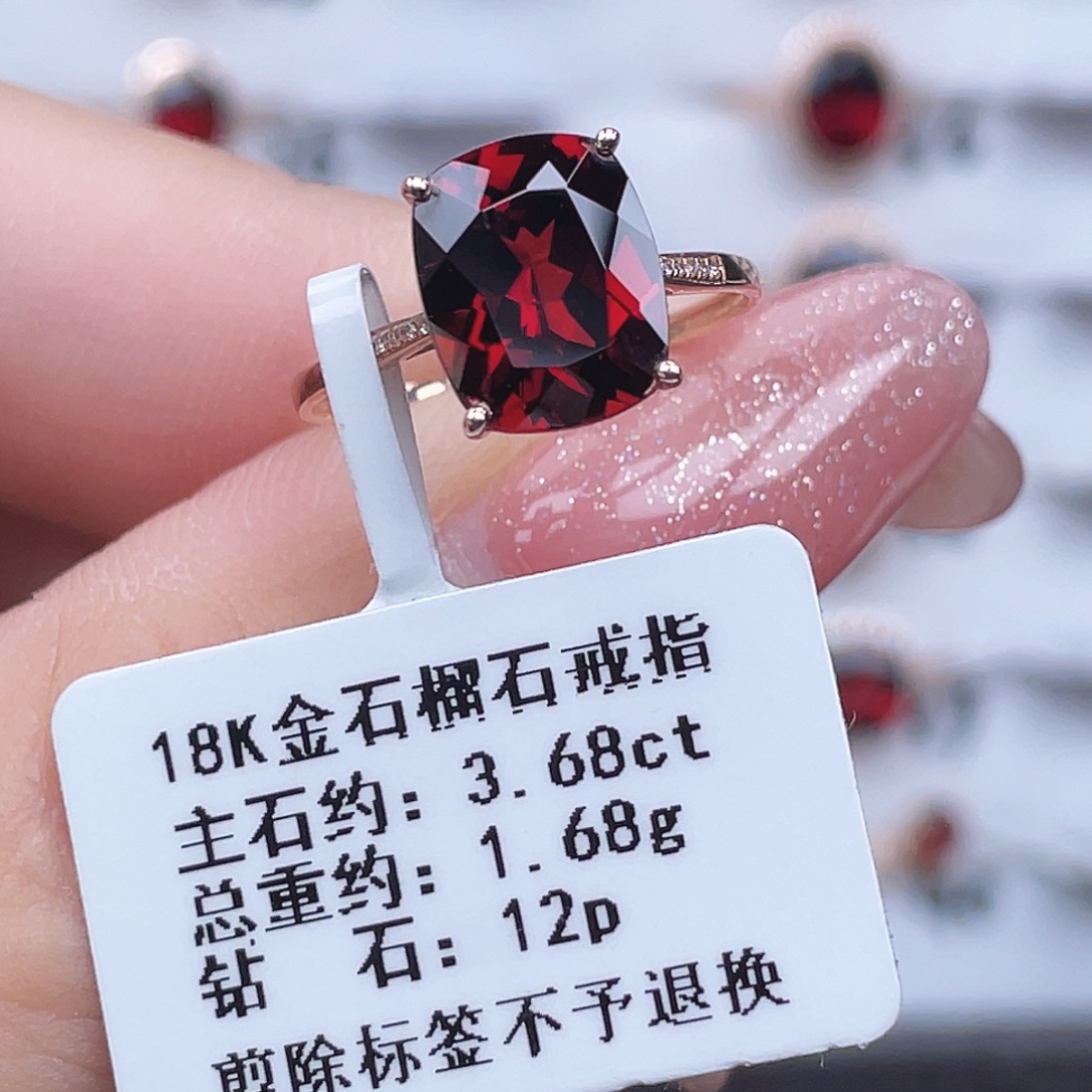 戒指18K金镶嵌石榴石