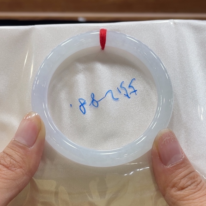 翡翠手镯未镶嵌翡翠