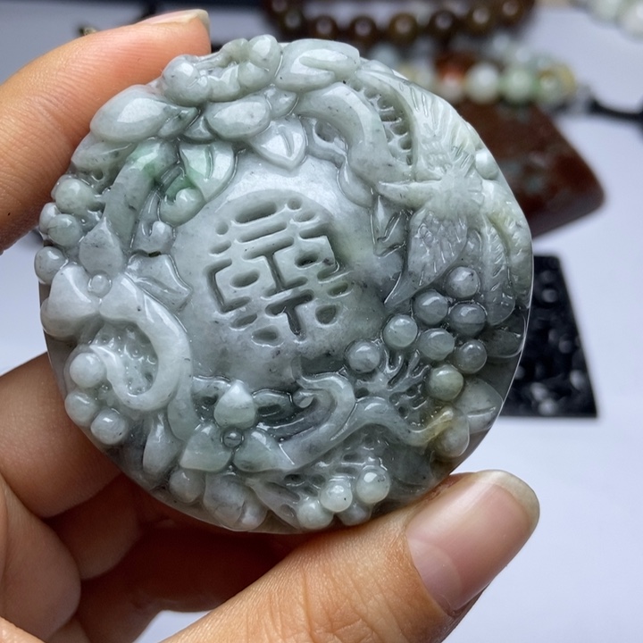 翡翠颈饰未镶嵌翡翠