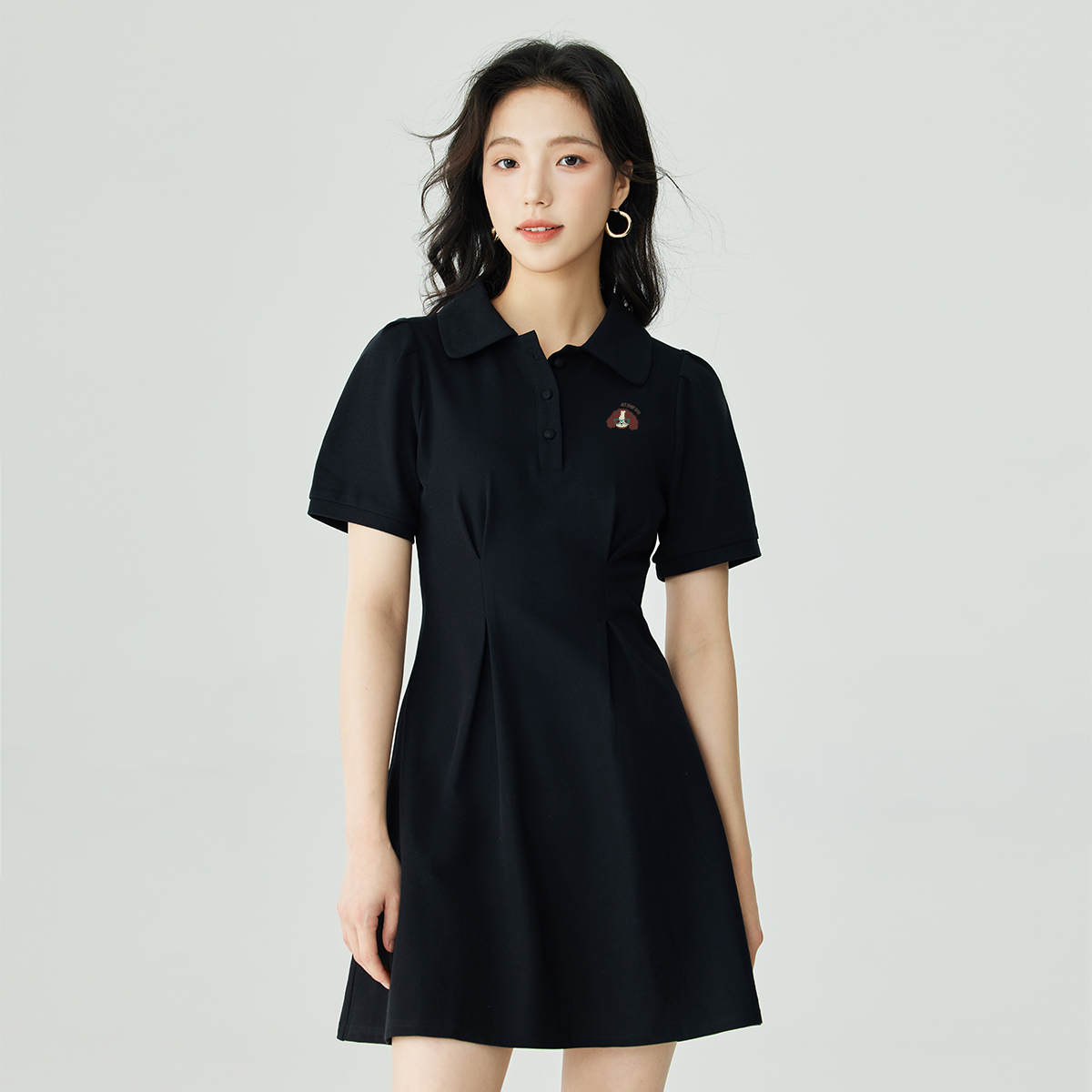 茵曼25夏季新款Polo领短袖连衣裙收腰时尚气质修身纯色女士中长裙