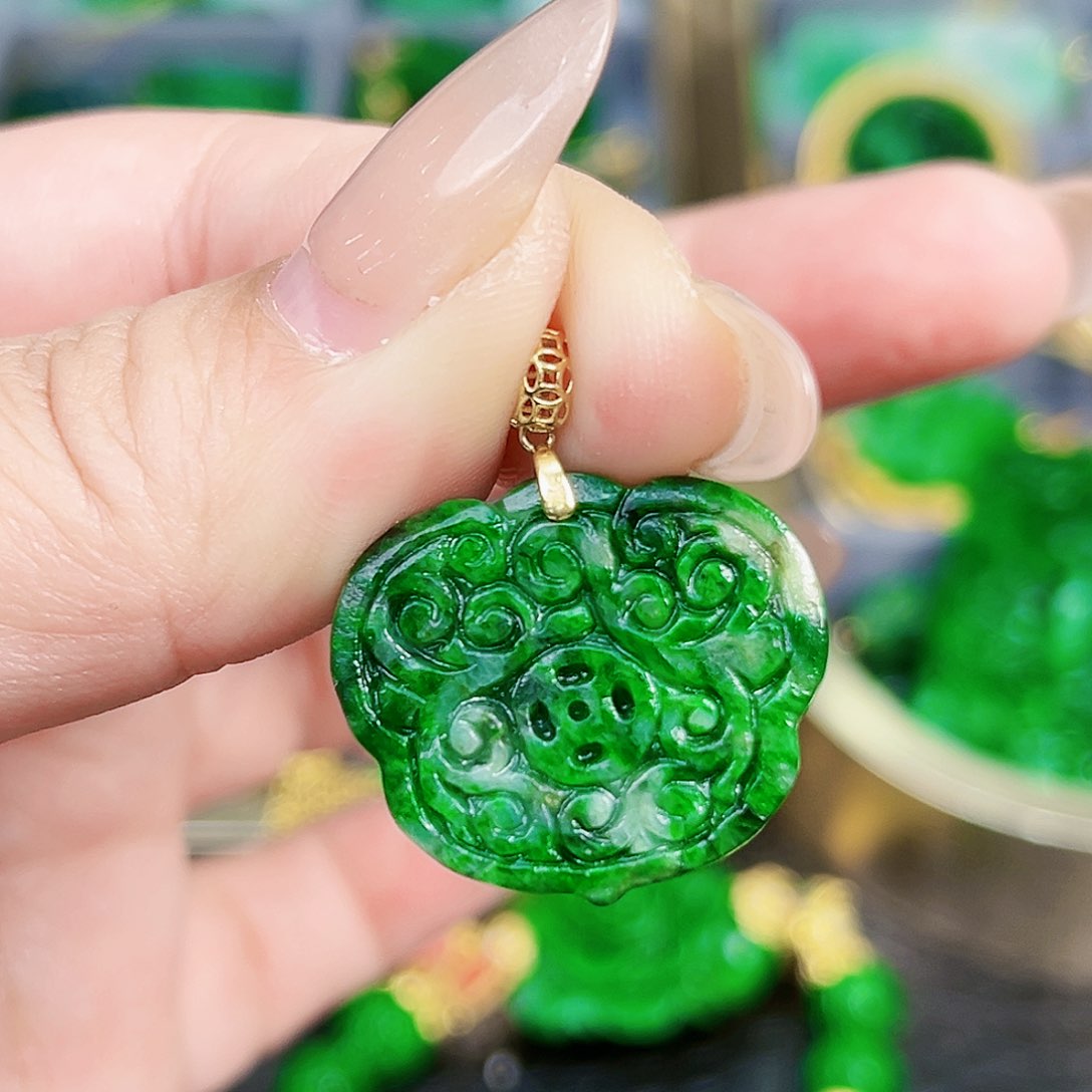 翡翠颈饰18K金镶嵌吊坠