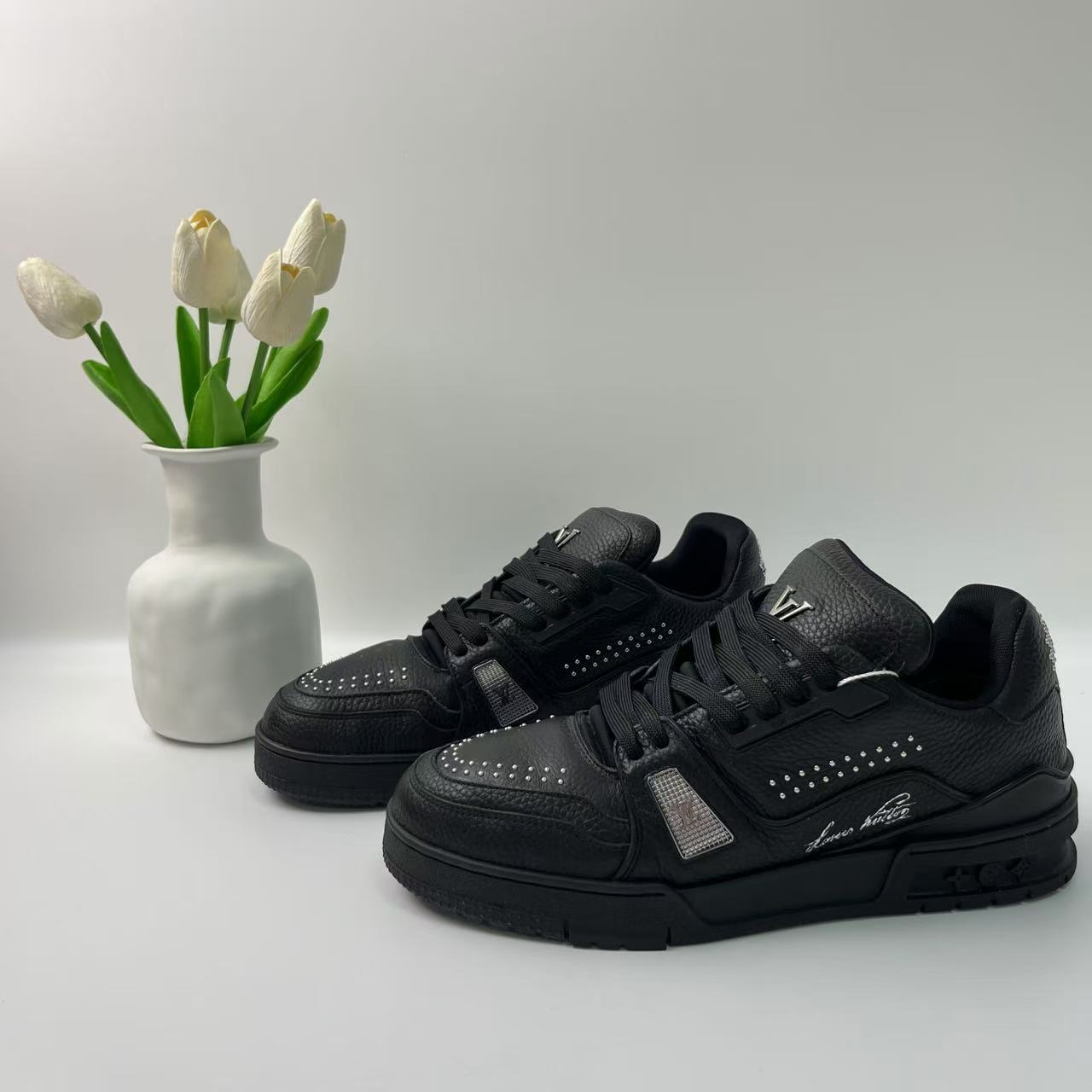 99新 LouisVuitton/路易威登 41.5码/黑武士铆钉男士trainer板鞋