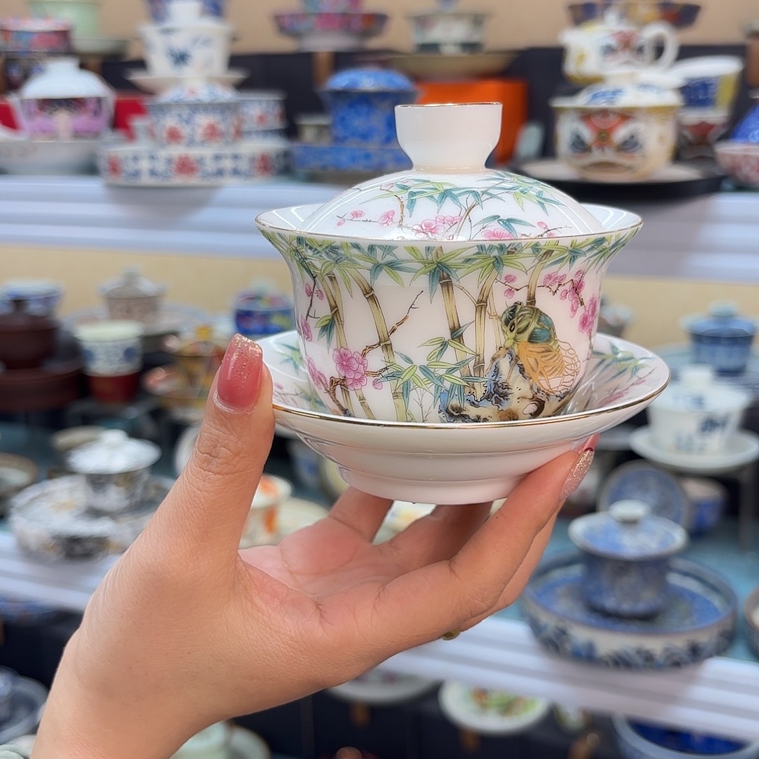 盖碗里的水煮开了