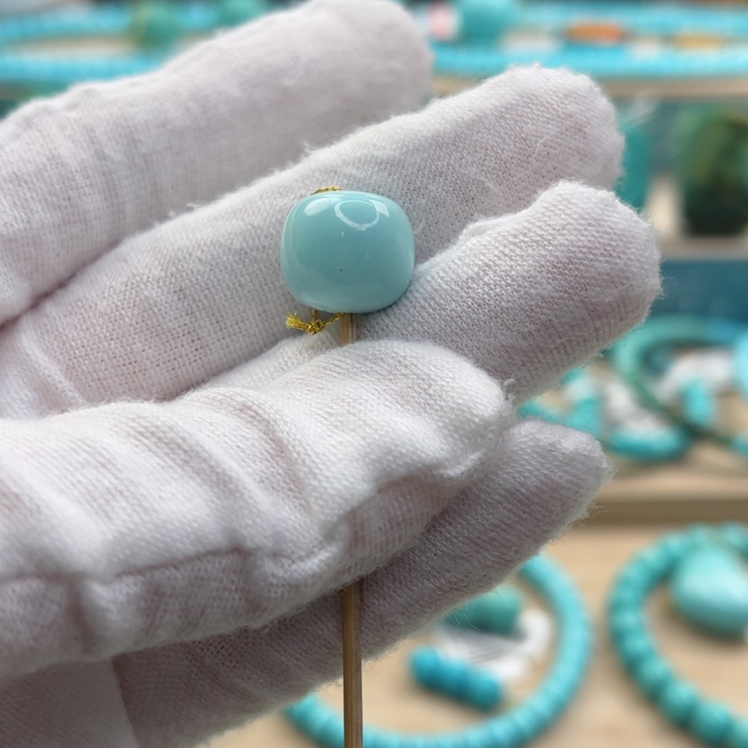 绿松石配饰未镶嵌?