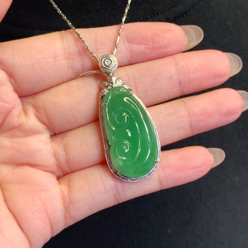 【闪购商品】颈饰18K金镶嵌翡翠如意