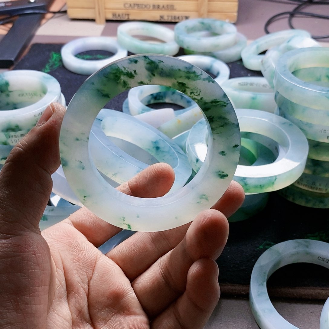 定制翡翠不退不换未镶嵌李**?