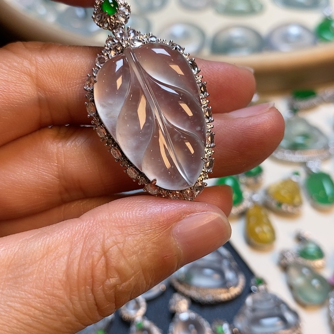 翡翠颈饰18K金镶嵌叶子