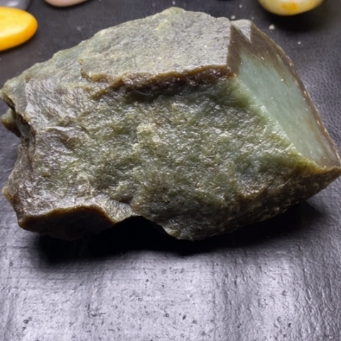 和田玉足铂镶嵌珠宝奇石