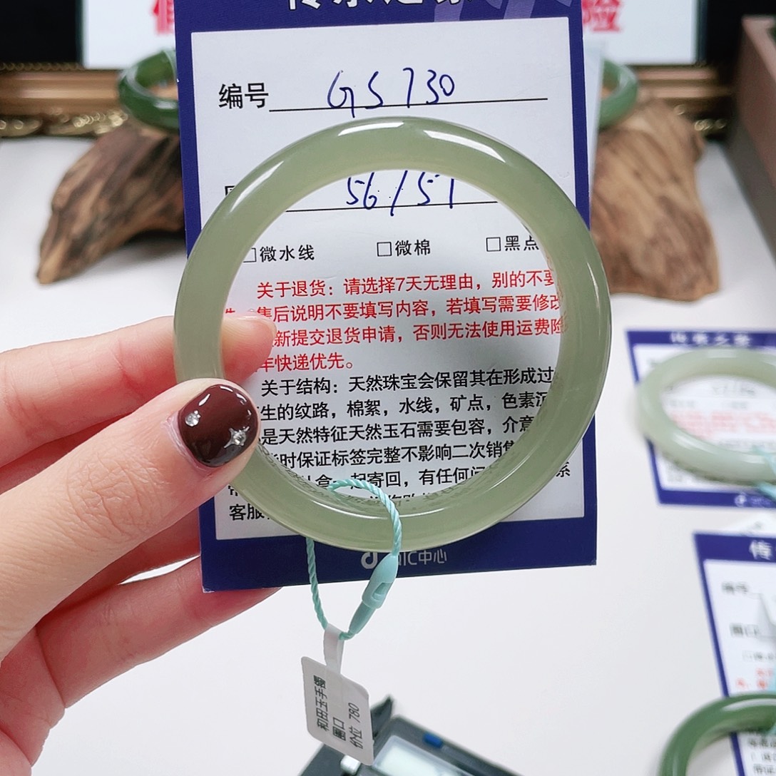 清***河和田玉未镶嵌手镯