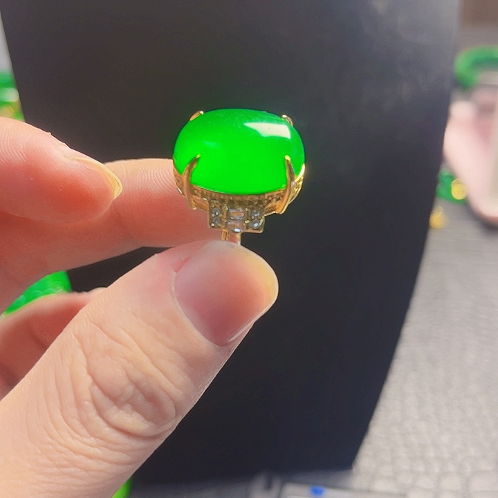 翡翠14K金镶嵌颈饰