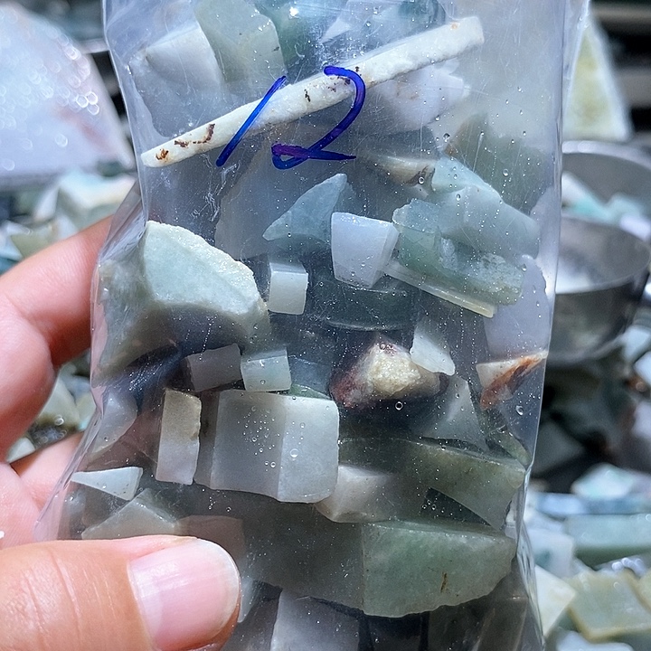 颈饰未镶嵌翡翠鱼缸料12