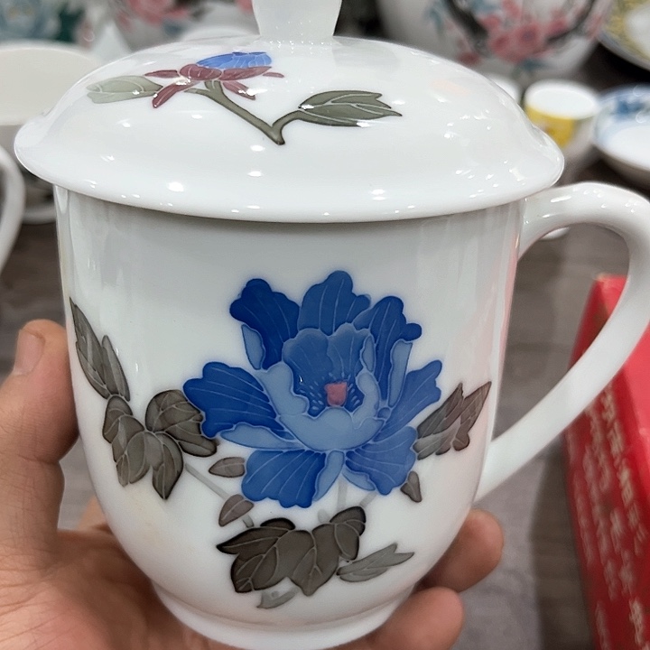 釉下五彩的瓷器和瓷器