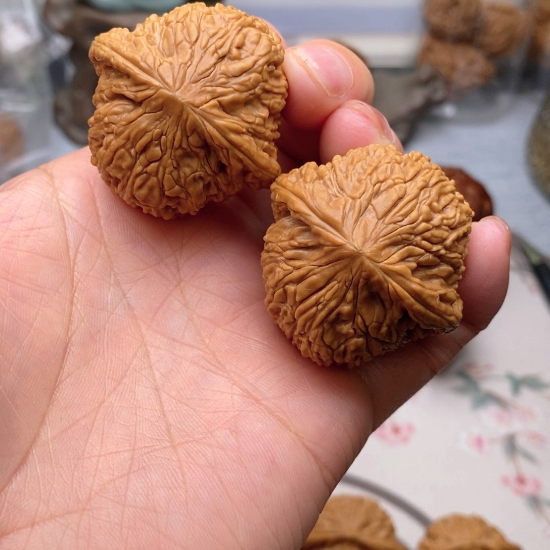 【闪购商品】文玩核桃把件泥鳅背