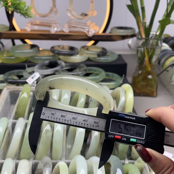 蛇纹石玉手镯未镶嵌170